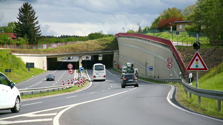 Tunnel an Pirnaer Autobahn: Ab 19. August wird in beide Fahrtrichtungen jeweils eine Fahrspur gesperrt.