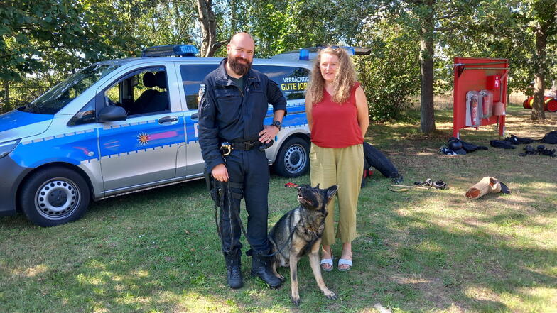 Bürgermeisterin Andrea Beger und die Hundestaffel der Sächsischen Polizei eröffneten den Helfertag.