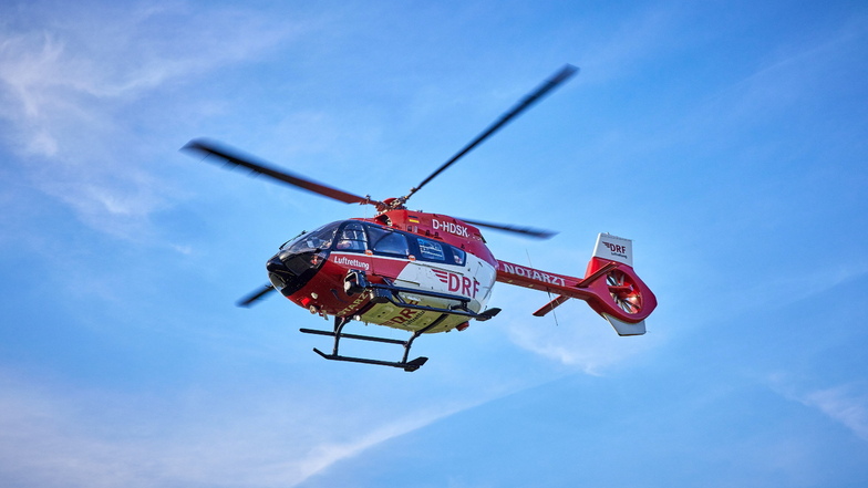 Mit dem Rettungshubschrauber Christoph 62 der DRF wurde die Frau ins Krankenhaus geflogen.