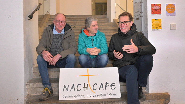 Gerd Grabowski, Tabea Kormeyer und Pfarrer Björn Fischer (v.l.) kümmern sich um Menschen, die Hilfe brauchen.