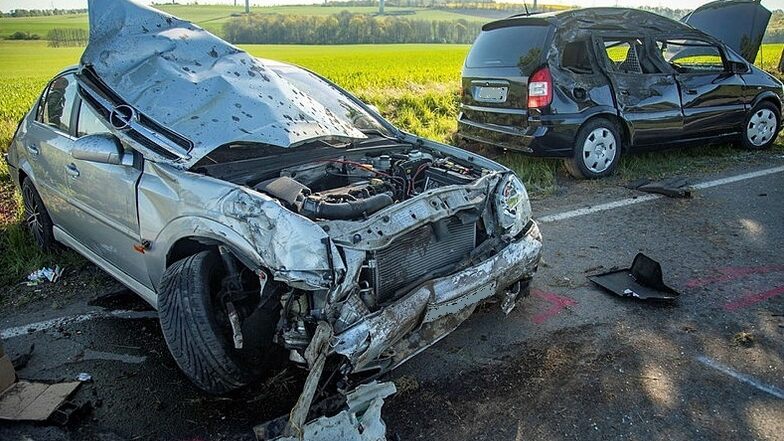 Im vergangenen Jahr gab es in den Landkreisen Bautzen und Görlitz insgesamt knapp 13.400 Verkehrsunfälle. Zum Beispiel stießen Ende April auf der Straße zwischen Burkau und Schönbrunn zwei Autos zusammen.