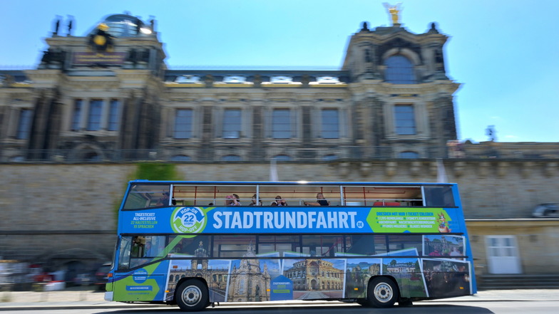 Alle 25 Doppelstockbusse der Stadtrundfahrt Dresden GmbH sollen bald auf Elektroantrieb umgerüstet werden.