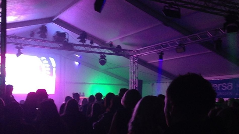 Hunderte feierten mit DJs und Lichtshow am Sonnabend das Taktgefühl Open Air