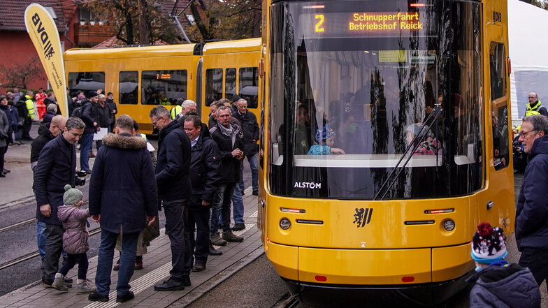 Schnupperfahrten: Hunderte testen die neue Dresdner Straßenbahn