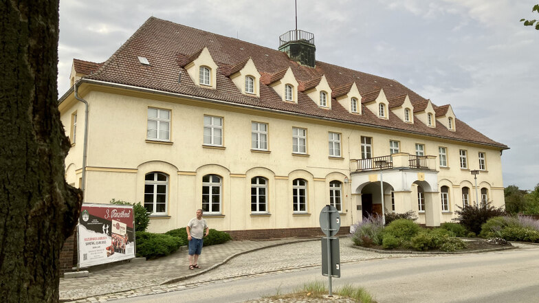 Das Laubuscher Kulturhaus ist neben der Schule und der Kirche das dritte markante Gebäude am Marktplatz der Gartenstadt Erika.