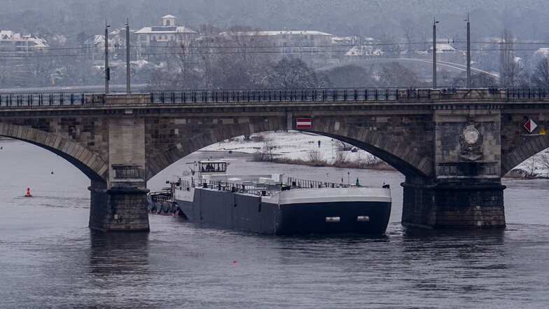 Die Durchfahrt durch die Brücken in Dresden und Pirna war "navigatorisch anspruchsvoll".