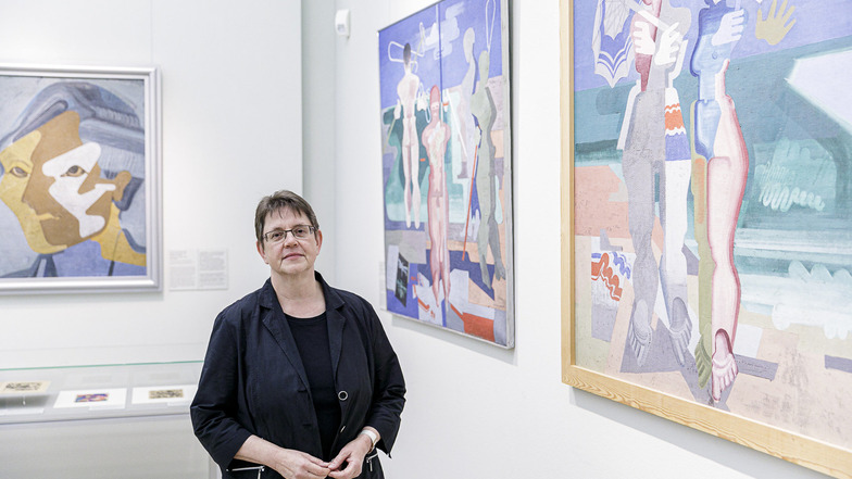 Die Kunsthistorikerin Johanna Brade forscht seit Jahren zur Breslauer Moderne. Im Hintergrund Werke von Johannes Molzahn.