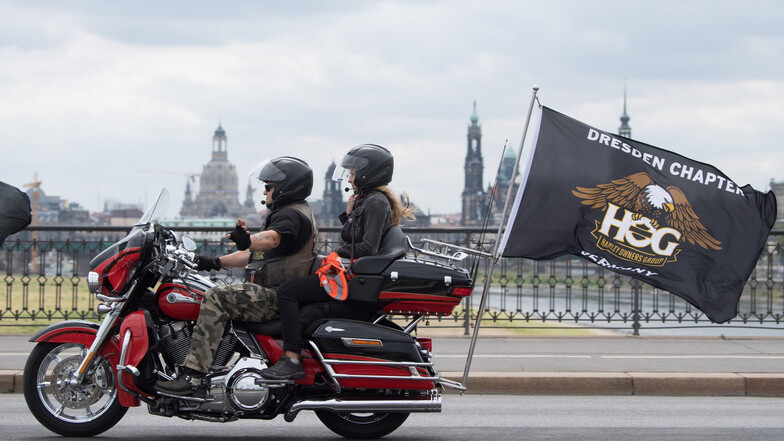 Ein Röhren geht durch Dresden: Über 800 Motorräder donnerten im Sommer durch die Stadt.
