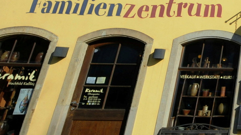 Das Familienzentrum Radebeul hat am Dorfanger Altkötzschenbroda seinen Sitz.