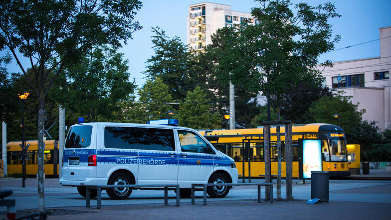 Den Amalie-Dietrich-Platz haben Polizei und Ordnungsamt stets im Blick. Er gilt seit Sommer 2018 als Kriminalitätsbrennpunkt.