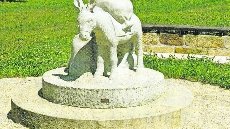 An die Obermühle erinnert diese Skulptur am Olbersdorfer Geschichts- und Mühlenpfad.