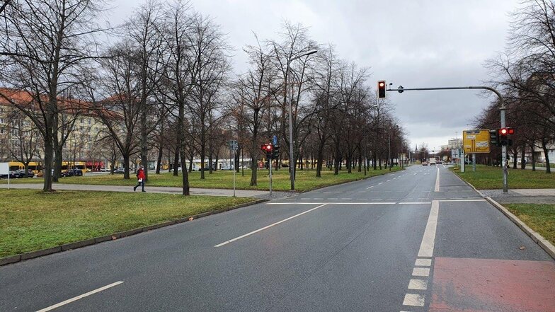 Auch Autofahrer werden auf der St. Petersburger Straße durch einen Rot-Countdown informiert, wann es für sie weitergeht.