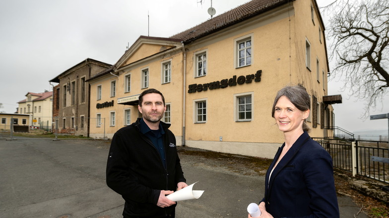 Sandra und Marco Löbel haben eine Mission und einen Traum: Sie wollen den leer stehenden Gasthof Hermsdorf in Rosenthal-Bielatal sanieren.