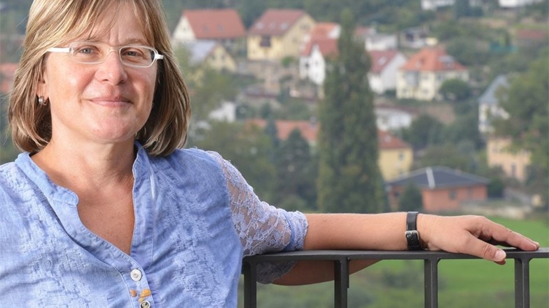 Benita Plischke leitet die Abteilung Veterinärdienst im Landratsamt Pirna. Mit Blick auf die Urlaubs- und Reisezeit rät sie von tierischen Mitbringseln ab. Es sei denn, man betreibt den dafür erforderlichen Aufwand und scheut auch die Kosten nicht.