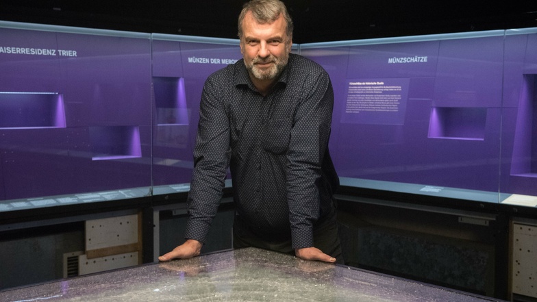 Marcus Reuter, Direktor des Rheinischen Landesmuseums in Trier, war im Oktober 2019 froh, dass die Glasvitrine der rohen Gewalt der Einbrecher standhielt.