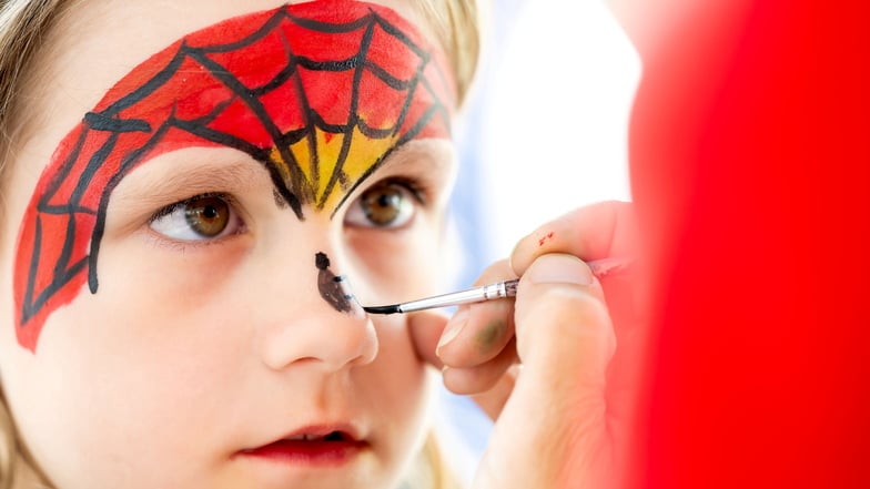 Kinderschminken ist eines von vielen Angeboten beim Kinderfest am Sonntag in Westewitz.