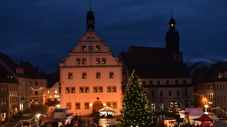 So konzentriert vor dem Rathaus wie die letzten Jahre soll der Weihnachtsmarkt dieses Jahr nicht stattfinden.