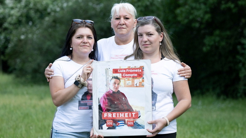 "15 Jahre Haft schafft mein Mann nicht": Silke Frometa Compte, Ehefrau des in Kuba Inhaftierten und Maria (l) und Janie (r), seine Töchter.