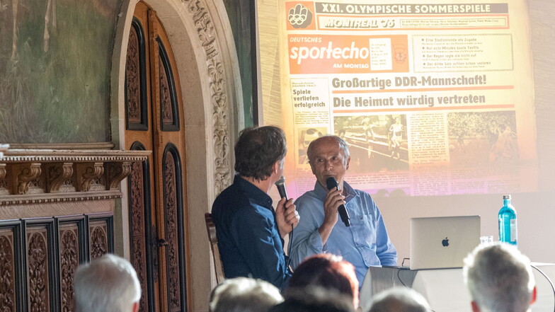 Waldemar Cierpinski plauderte beim Schönfelder Olympiaabend mit Uwe Karte über sein bewegtes Sportlerleben. Der Moderator hatte viele bildliche Erinnerungen und natürlich eine ganz besondere Tonaufnahme mitgebracht.