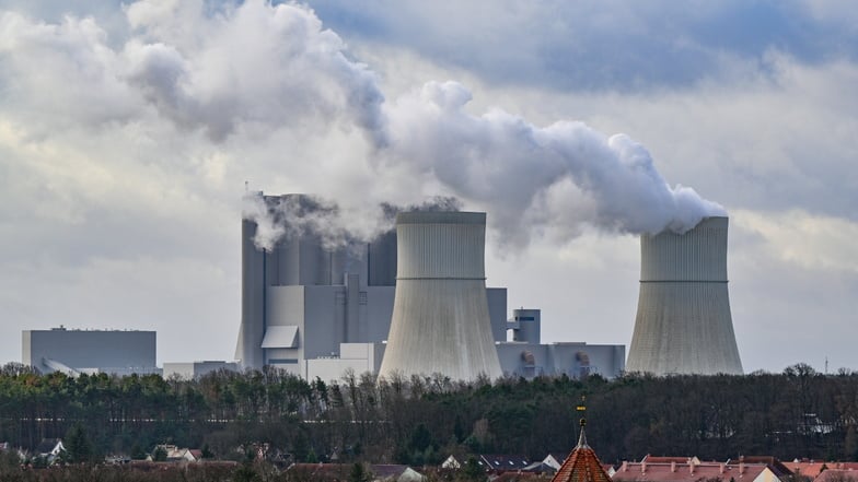 Zur Abfederung des Kohleausstiegs in Ostdeutschland hat die EU-Kommission grundsätzlich grünes Licht für eine staatliche Entschädigung für das Bergbauunternehmen Leag gegeben.