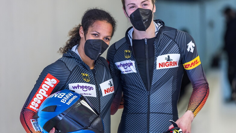 Mariama Jamanka (links) war in Innsbruck erstmals mit Sprinterin Alexandra Burghardt am Start.