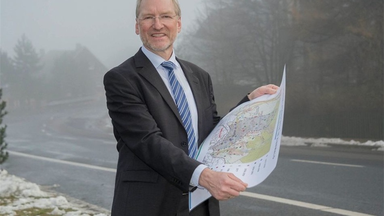 Armin Müller, der Geschäftsführer der Deutsche Lithium GmbH, hat neue Pläne für die Erzlagerstätte um die Schenkenshöhe und Hegelshöhe bei Falkenhain.