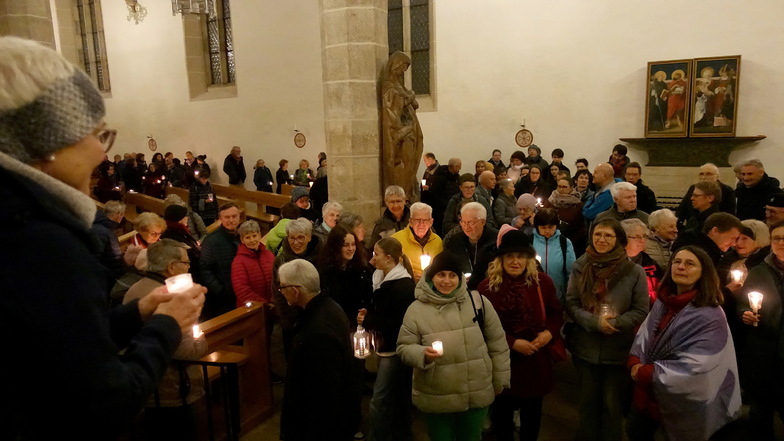 Erstes Taizé-Friedensgebet in der Pirnaer Klosterkirche: Beeindruckende Resonanz.