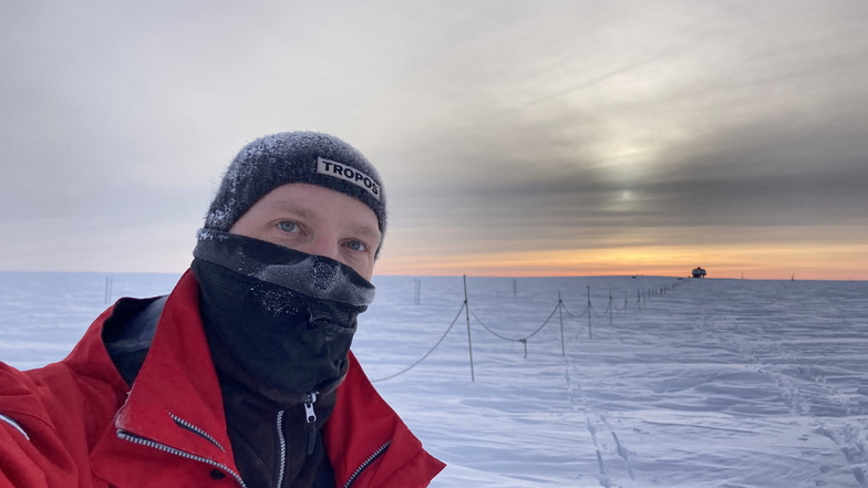 Ein Selfie aus der Antarktis. Ein Jahr lang war der Leipziger Wissenschaftler Martin Radenz in der Südpolarstation Neumayer. Dort hat er Atmosphärenmessungen gemacht, die es so vorher noch nie gab. Jetzt ist der Forscher zurück im Leipziger Institut.