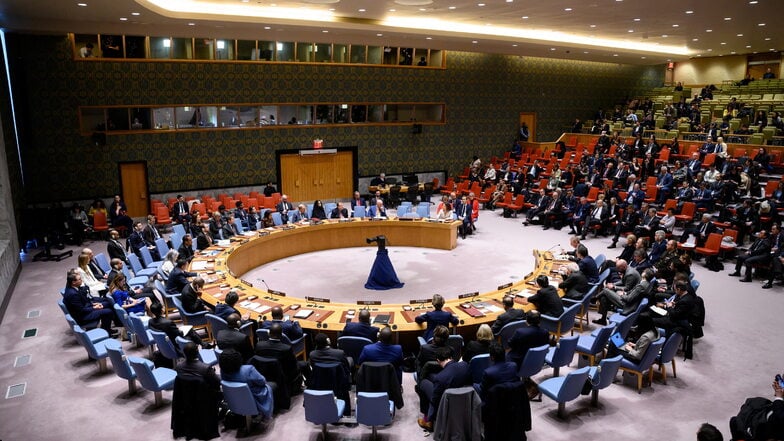 Bei der Sondersitzung des Sicherheitsrates der Vereinten Nationen (UN) am Jahrestag des Beginns des russischen Überfalls auf die Ukraine wird deutlich, wie weit weg eine Friedenslösung ist.
