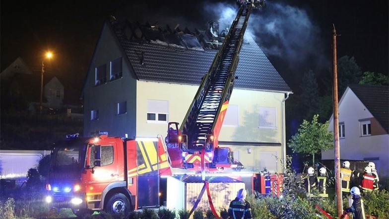 Im August 2017 brannte nach einem Blitzeinschlag das Wohnhaus von Familie Weder in Hänichen.