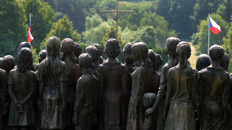 In der Ortschaft Lidice erinnert eine Gedenkstätte an die Greueltaten der Deutschen.