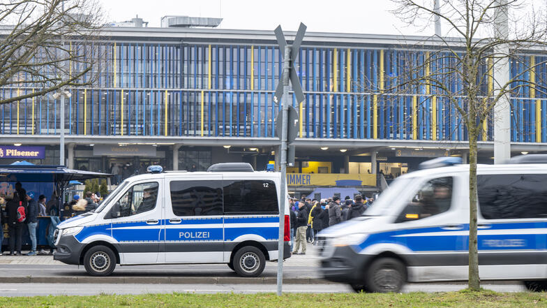 Ausschreitungen in Braunschweig: Polizisten und Fans verletzt