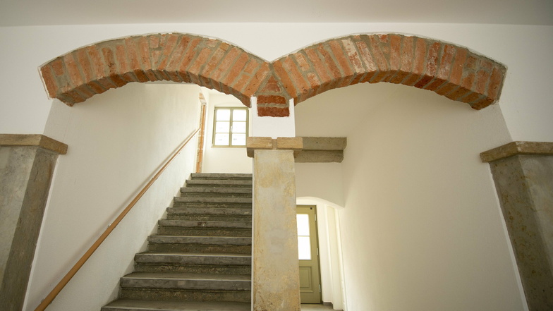 Sehr liebevoll wurde der Treppenaufgang in der Alten Schule saniert.