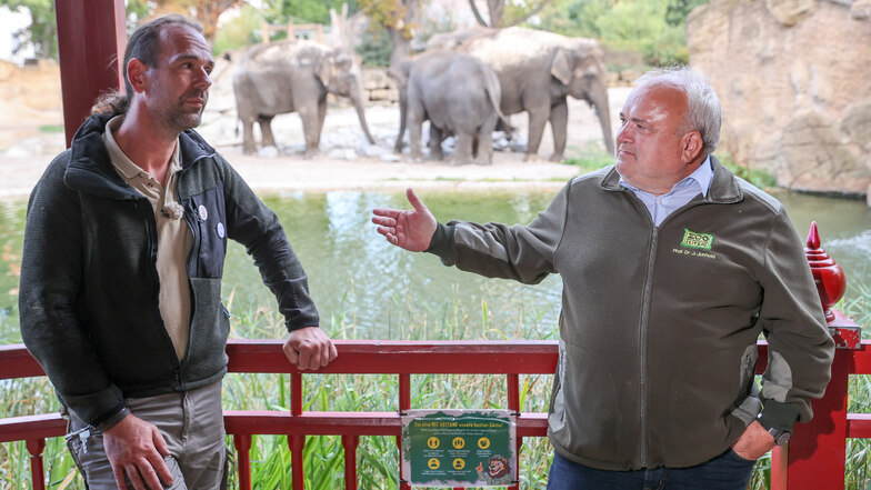 Der bisher Elefantenpfleger Thomas Günther (links) hat den Zoo Leipzig verlassen.
