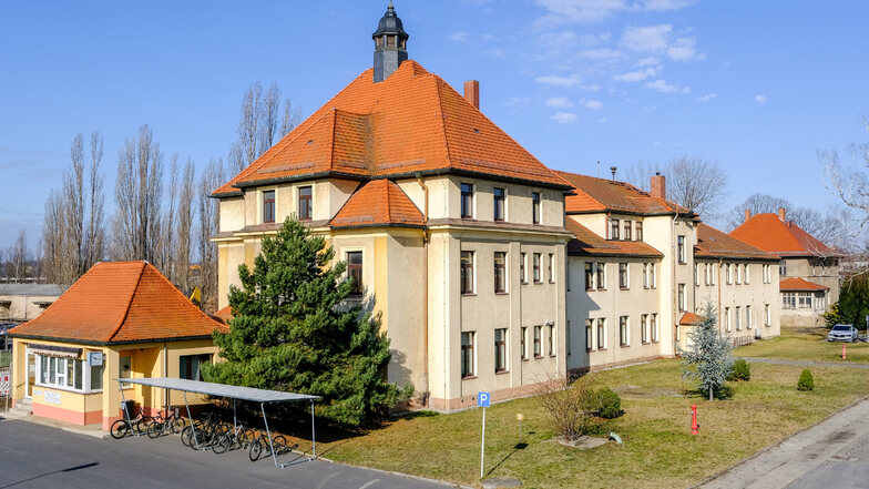 Das Verwaltungsgebäude von Herlac Coswig ist eines der schönsten einer Fabrik aus der Gründerzeit im Kreis Meißen. Es ist saniert, wird allerdings nur zu einem Drittel gebraucht.