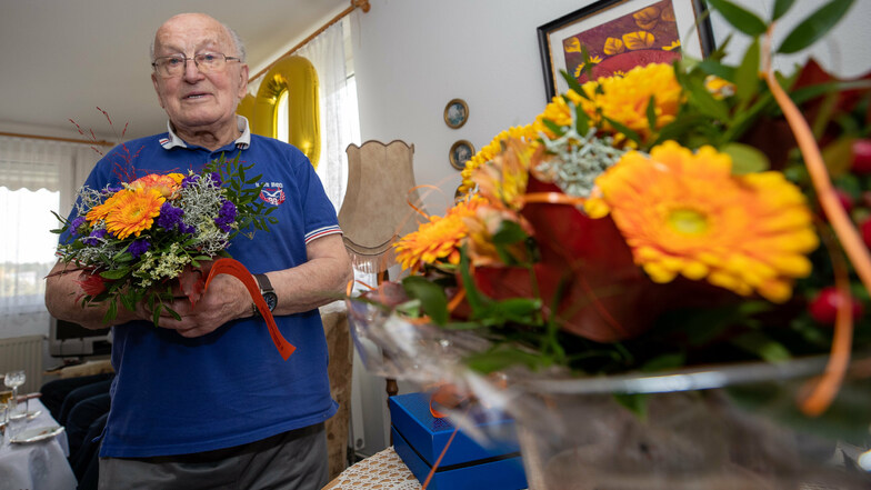 Hermann Thomas nahm am Freitag zahlreiche Glückwünsche entgegen. Er feierte seinen 101. Geburtstag.