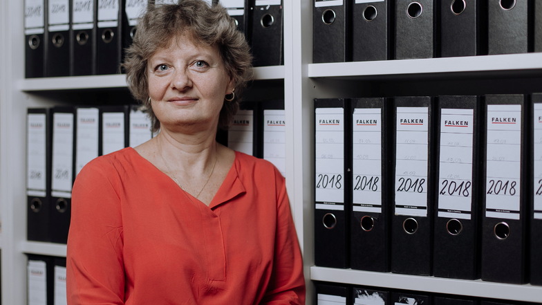 Cornelia Eichler, die Finanzchefin der Stadt Dippoldiswalde, steht hier in ihrem Büro. Sie hatte gute Nachrichten über die Finanzlage der Stadt Dippoldiswalde mitzuteilen.