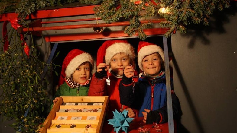 Henning, Simon und Anton boten Kekse an.