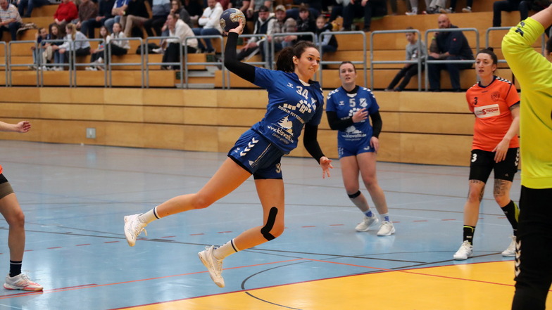 Anders als noch gegen Schneeberg (Szenenfoto), konnten die Handball-Damen der HSG Neudorf/Döbeln am Wochenende nicht punkten.