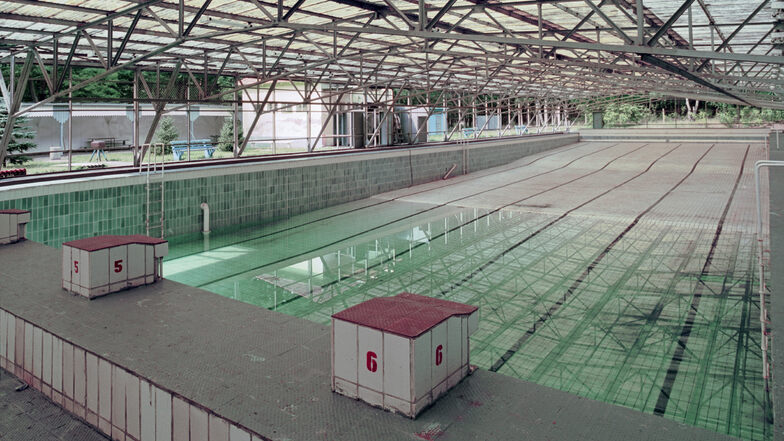Um 1920 erhielt die Heeressportschule Wünsdorf das Freibad. Das Foto entstand 1994 – heute ist das Bad verfallen.