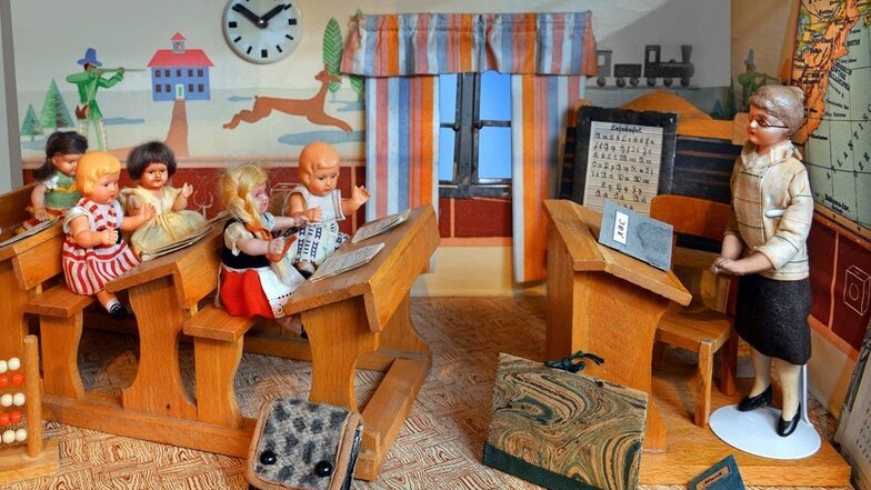 Die detailreiche Puppenschule von 1938 ist eine der Raritäten in der Knoll’schen Sammlung.