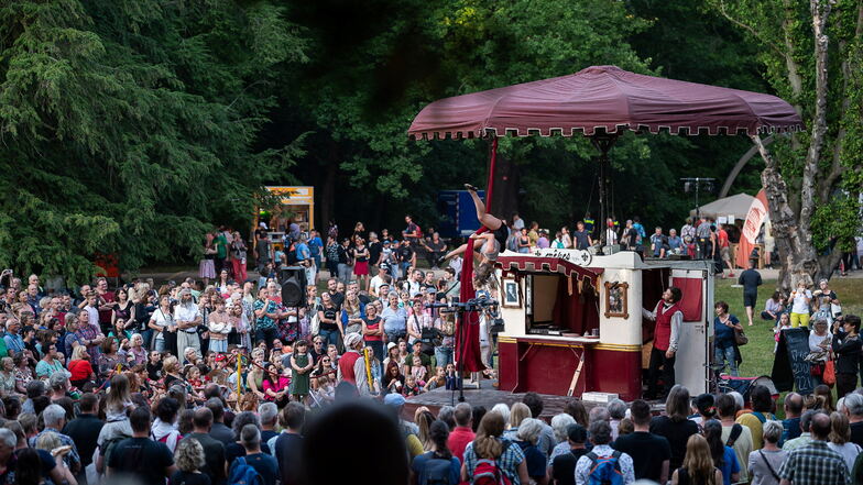 Die Gruppe Hirondelles begeisterte die Zuschauer schon mehrmals beim Viathea Straßentheaterfestival.