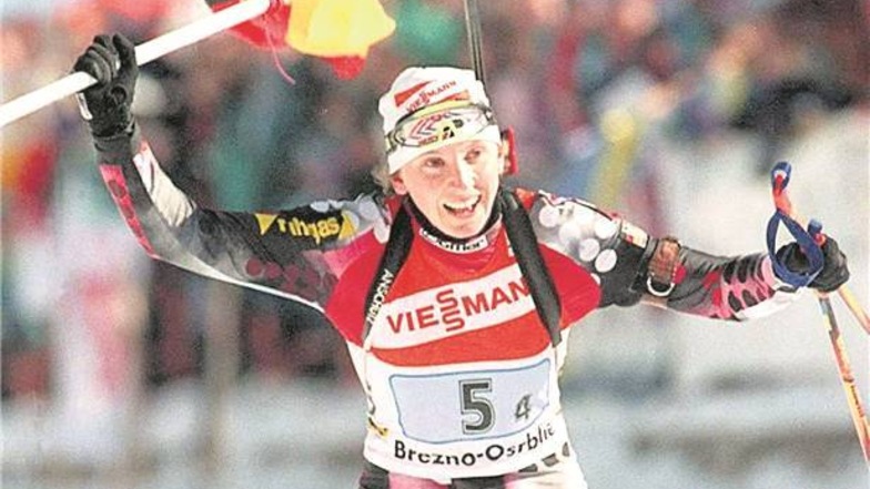 Wie oft konnte diese Frau jubeln! Biathletin Petra Behle feierte von 1988 bis 1998 große Erfolge, hier beim Sieg mit der Staffel 1997 zur Weltmeisterschaft im slowakischen Osrblie. Auch nach ihrer Karriere blieb sie dem Sport verbunden und nutzt ihre Beka