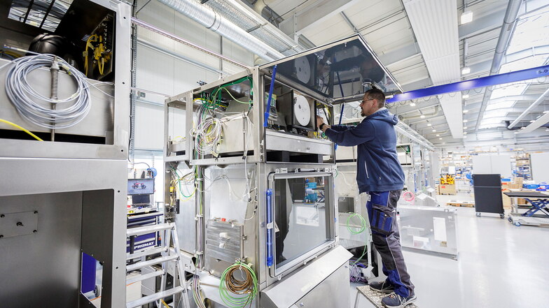 Die Skan AG war 2013 mit neun Mitarbeitern in Görlitz gestartet. Jetzt erfolgt mithilfe der WFS die dritte Erweiterung.
Die Schweizer Firma stellt Isolatoren her, die auch zur Herstellung von Impfstoffen gebraucht werden. Zu den 185 Mitarbeitern sollen 1