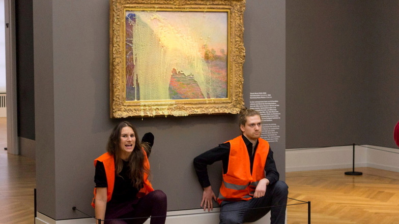 Nach der Kartoffelbrei-Attacke von Klimaaktivisten gegen ein Bild des französischen Impressionisten Claude Monet hat das Museum Barberini eine erste Einschätzung des Schadens vorgenommen. Dieser beläuft sich auf eine fünfstellige Summe.