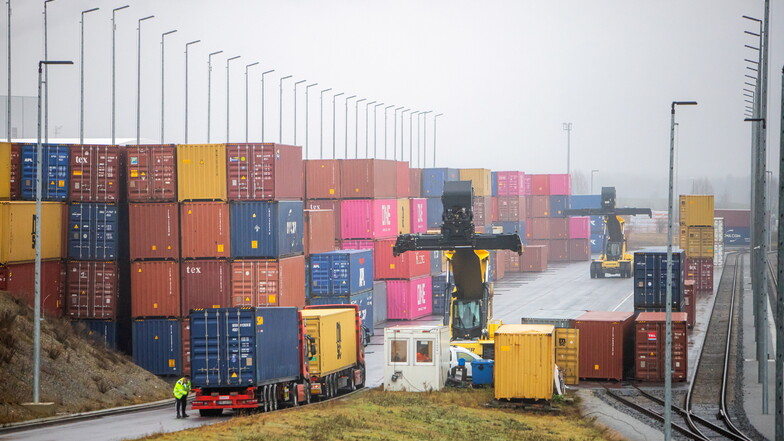 Aus Kodersdorf gehen Produkte inzwischen in alle Welt. Bestes Beispiel für den prosperierenden Wirtschaftsstandort ist das Container-Terminal der Lion Group.