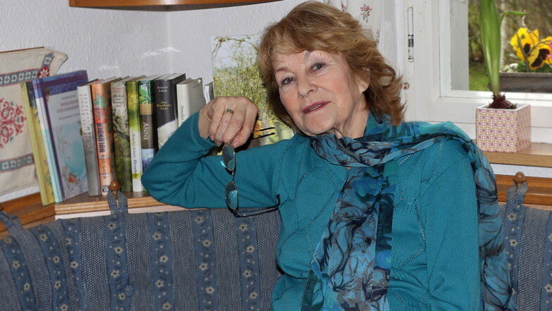 Zu Hause in ihrem Umgebindehaus in Taubenheim und umgeben von ihrer Familie möchte Schriftstellerin Annelies Schulz am 16.April ihren 90. Geburtstag feiern.
