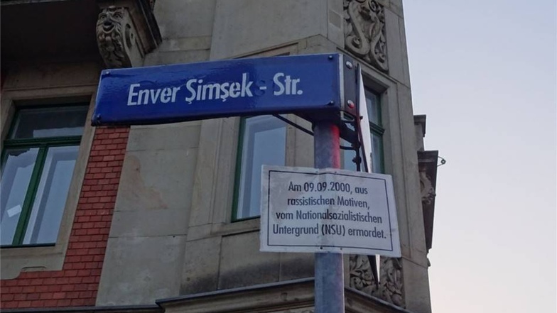 Aus der Gröbelstraße wurde die Enver Simsek-Straße.