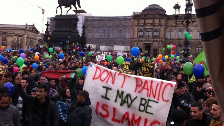 Die dort entstandene islamkritische Bewegung hat nach Meinung Betroffener die Stimmung gegen Asylbewerber in Deutschland aufgeheizt.