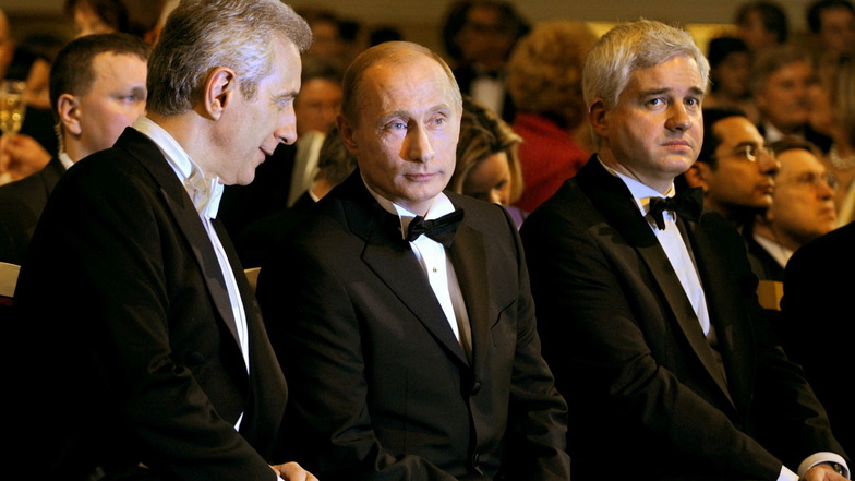 Den bislang ranghöchsten Gast gewann Hans-Joachim Frey (rechts) für den vierten Semperopernball 2009: den russischen Ministerpräsidenten Wladimir Putin.
